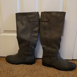 Ladies faux leather boots